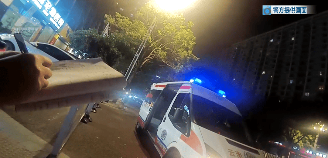 皇冠信用盘押金多少_“地上全是白蛇皇冠信用盘押金多少！”女子冲进昆明一商场求救……