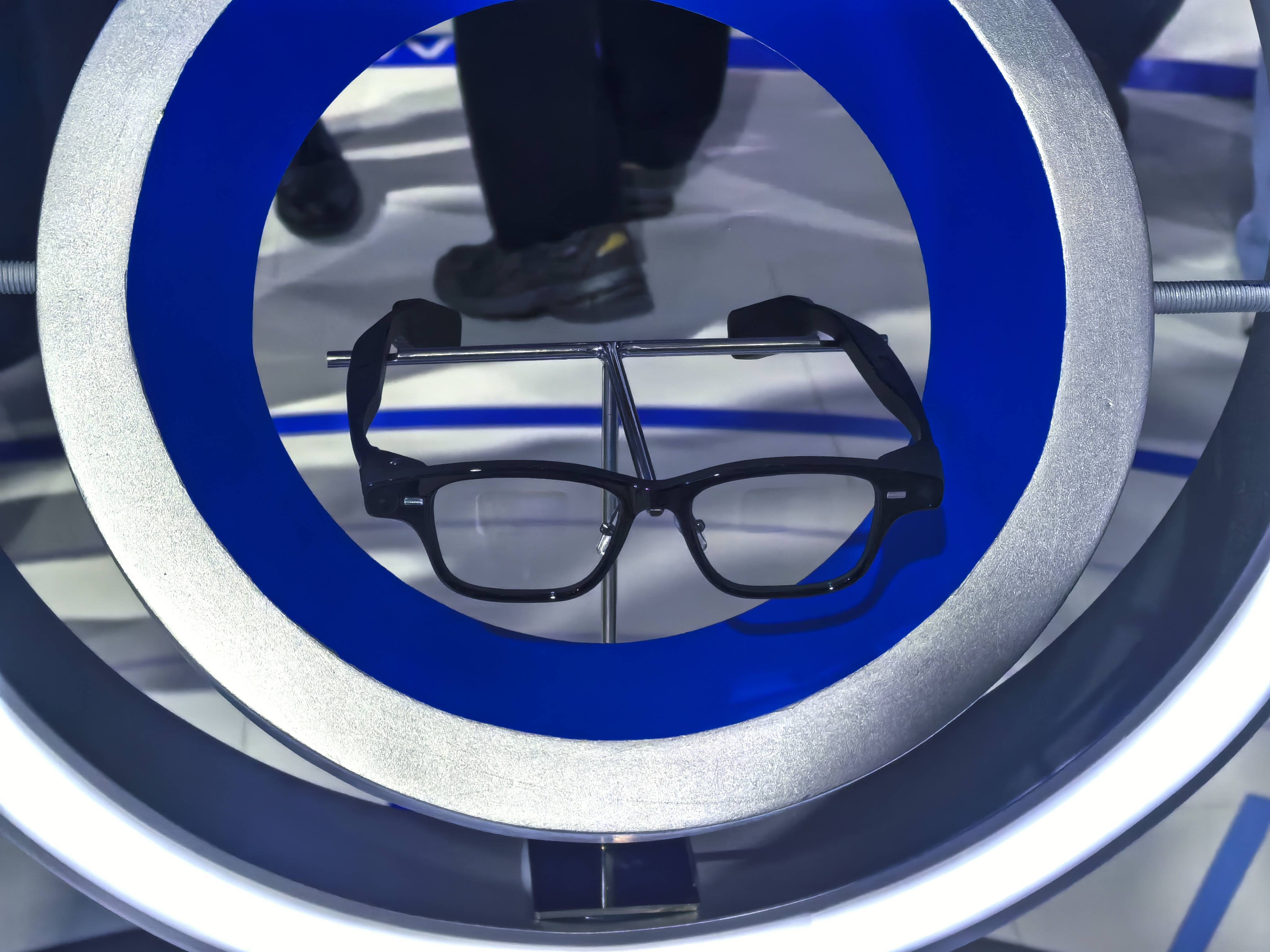 皇冠皇冠信用網平台_阿里加入“百镜大战”！首款夸克 AI眼镜亮相皇冠皇冠信用網平台，公司称“已完成研发，将于年内发布”