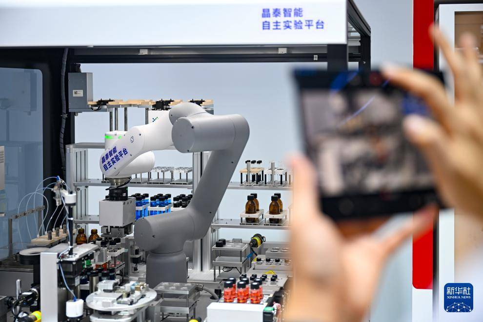 皇冠皇冠信用网会员注册_在世界人工智能大会 感受科技之美