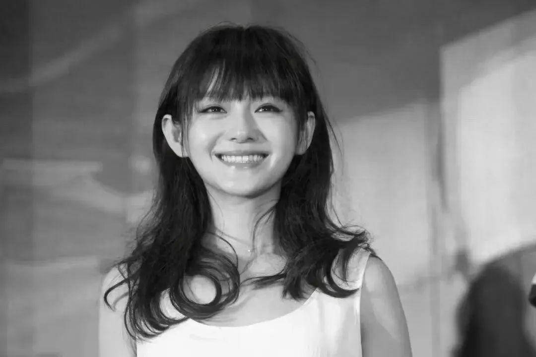 皇冠信用盘登2代理_24岁女生酷似大S走红:没整容