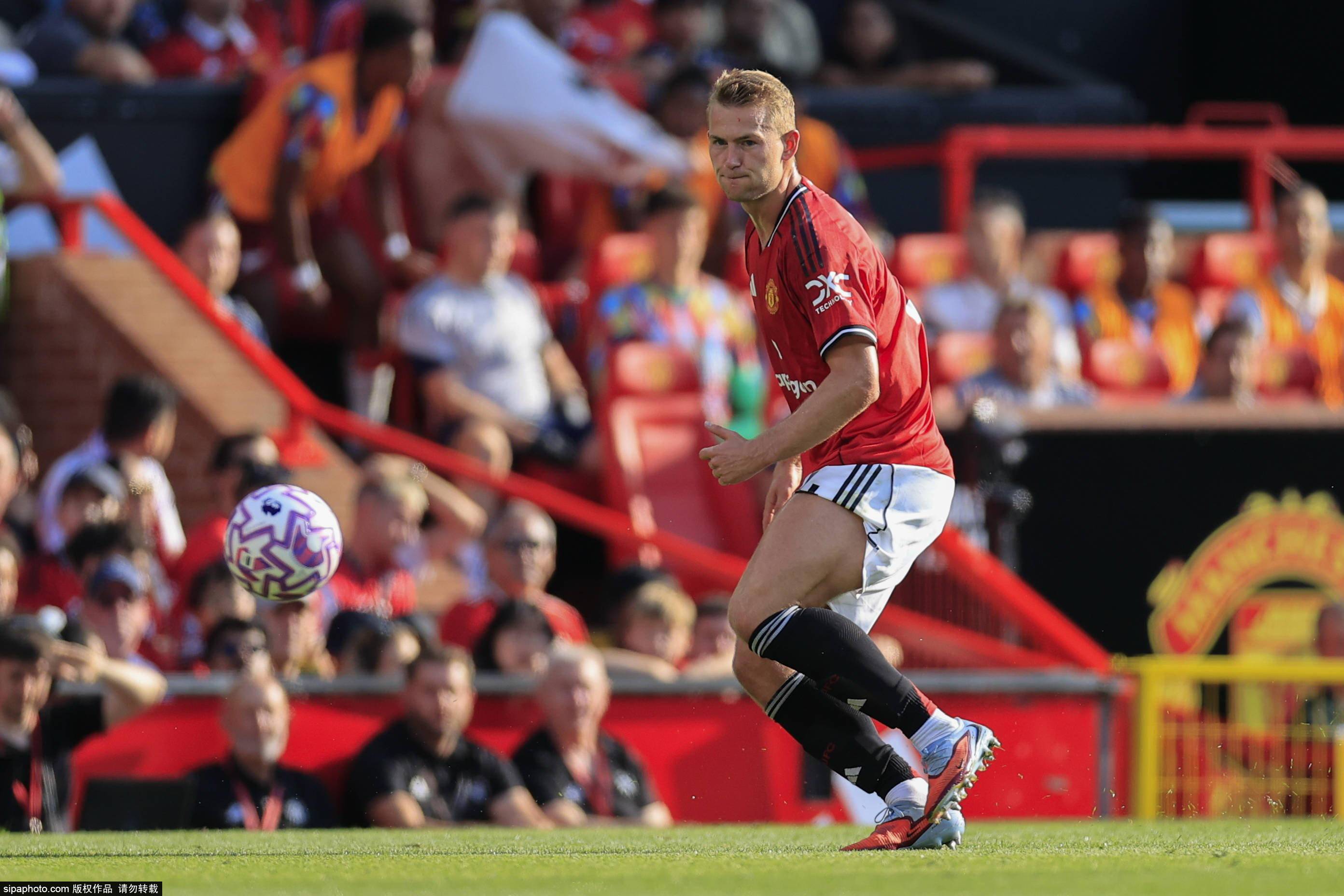 釜山偶像vs忠北清州_曼联传奇重聚！贝尔巴托夫晒照与卡里克、纳尼重温旧梦釜山偶像vs忠北清州，球迷感动不已！