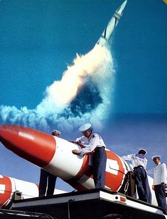 伯恩茅斯vs布莱顿 | 射程世界第一伯恩茅斯vs布莱顿，中国 “巨浪 - 3” 潜射导弹公开亮相，彰显国防实力