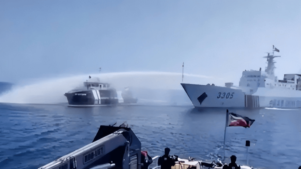 皇冠信用网代理注册_顾不上脸面了皇冠信用网代理注册，马科斯紧握中方大使的手，托大使给北京带句话