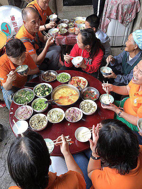 nba季后赛2025时间_那个让老师骄傲的“调皮”班级！30年同学聚会nba季后赛2025时间，还伴有一封来自贵州的感谢信