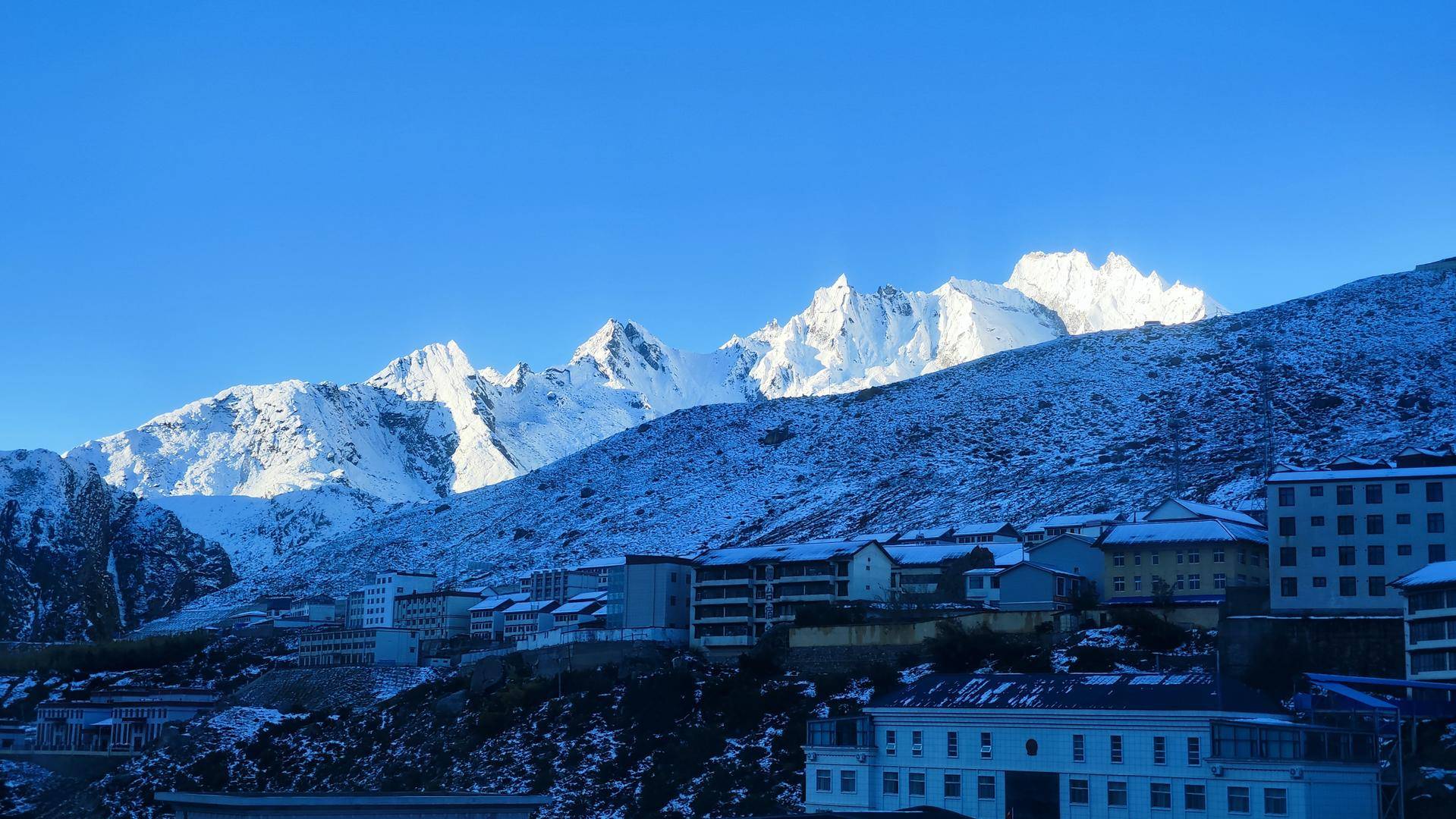 皇冠皇冠平台_从尼泊尔回国手机遭“保护性关停”皇冠皇冠平台，8天仍未恢复 当事人：在海拔4000多米路边冻到崩溃