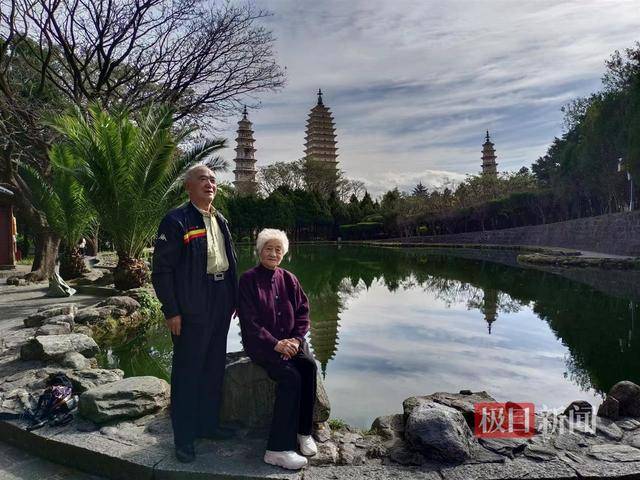 皇冠信用網去哪里弄_90岁老人自驾23年游遍全国