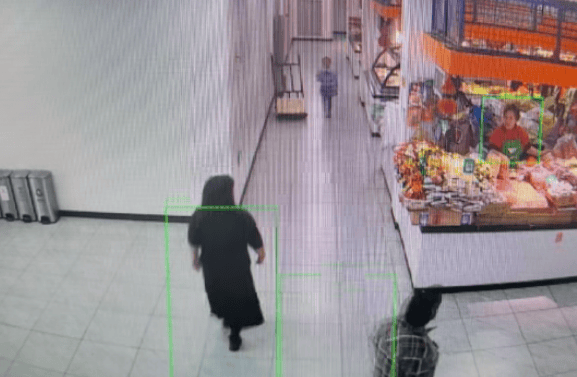 女王公园巡游者 vs 南安普敦_事发大连一市场女王公园巡游者 vs 南安普敦，陌生男子领走6岁女孩，视频引发网友热议，调查后发现系误会