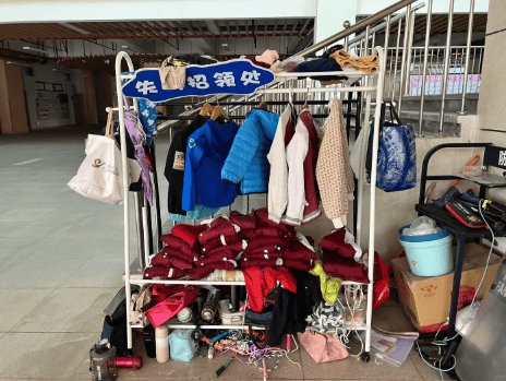 世界杯足球平台代理_有人晒出一张照片世界杯足球平台代理，家长集体崩溃：买了丢，丢了买，尴尬了