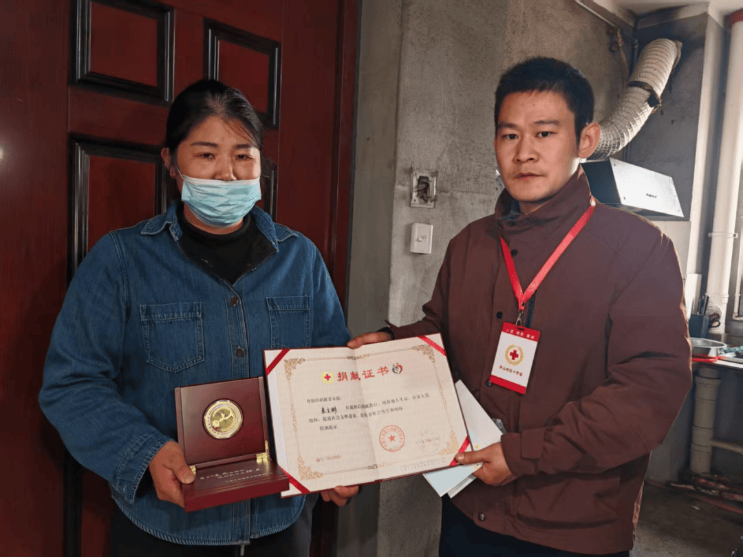 皇冠客服
_泪目!丈夫车祸离世皇冠客服
,妻子含泪做出这个决定