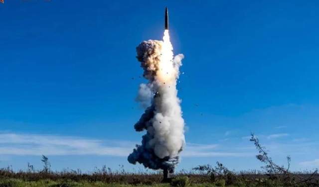 皇冠ag mos011
_全球独一份皇冠ag mos011
,中国洲际导弹车为啥要“横着走”?这里面真有大讲究