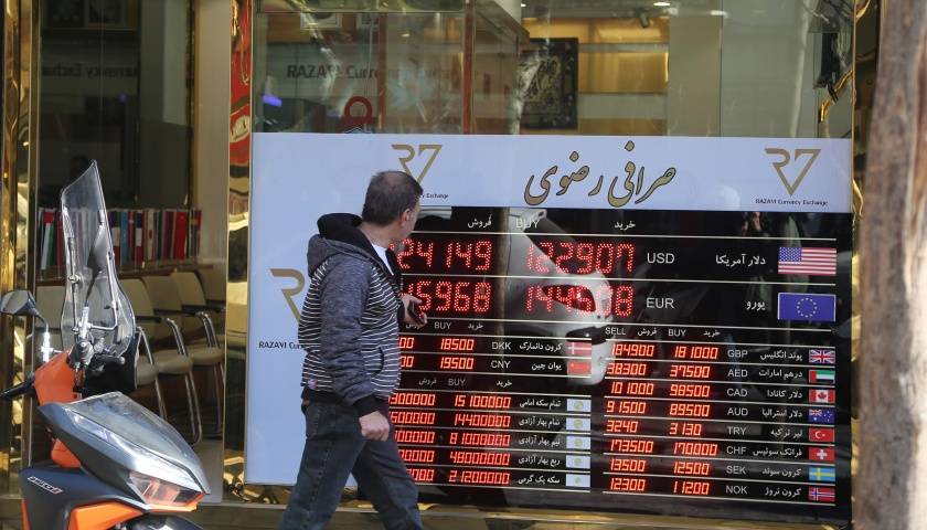 皇冠ag mos022
_伊朗多地发生骚乱皇冠ag mos022
,一警察局遭袭击已致3死17伤