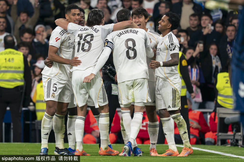 皇冠hga010
_新帅阿韦洛亚首战平局:皇马1-1阿尔瓦塞特皇冠hga010
,哈维·维拉头球破门引发战术思考