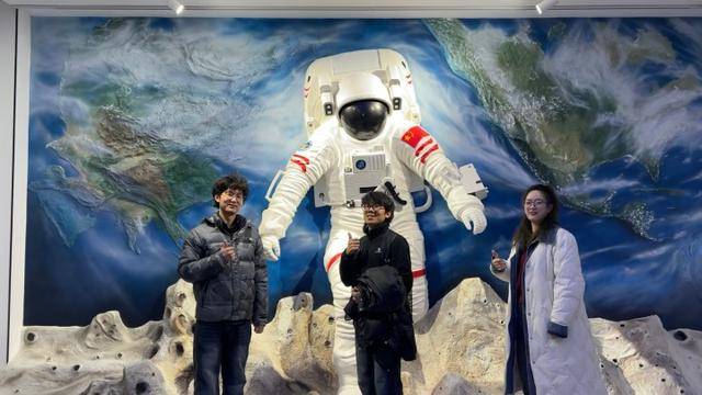 皇冠登3代理申请_两个00后刮腻子一年营收100多万元皇冠登3代理申请!梦想是画遍全球