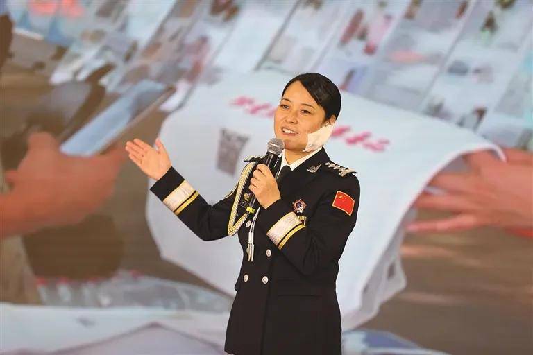 皇冠信用网如何注册_司法部部长、河南省委书记皇冠信用网如何注册,向王妙丽同志颁发奖章和证书